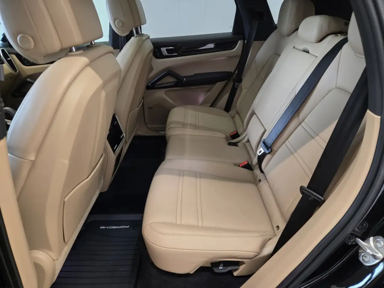 Porsche Cayenne - Image 9