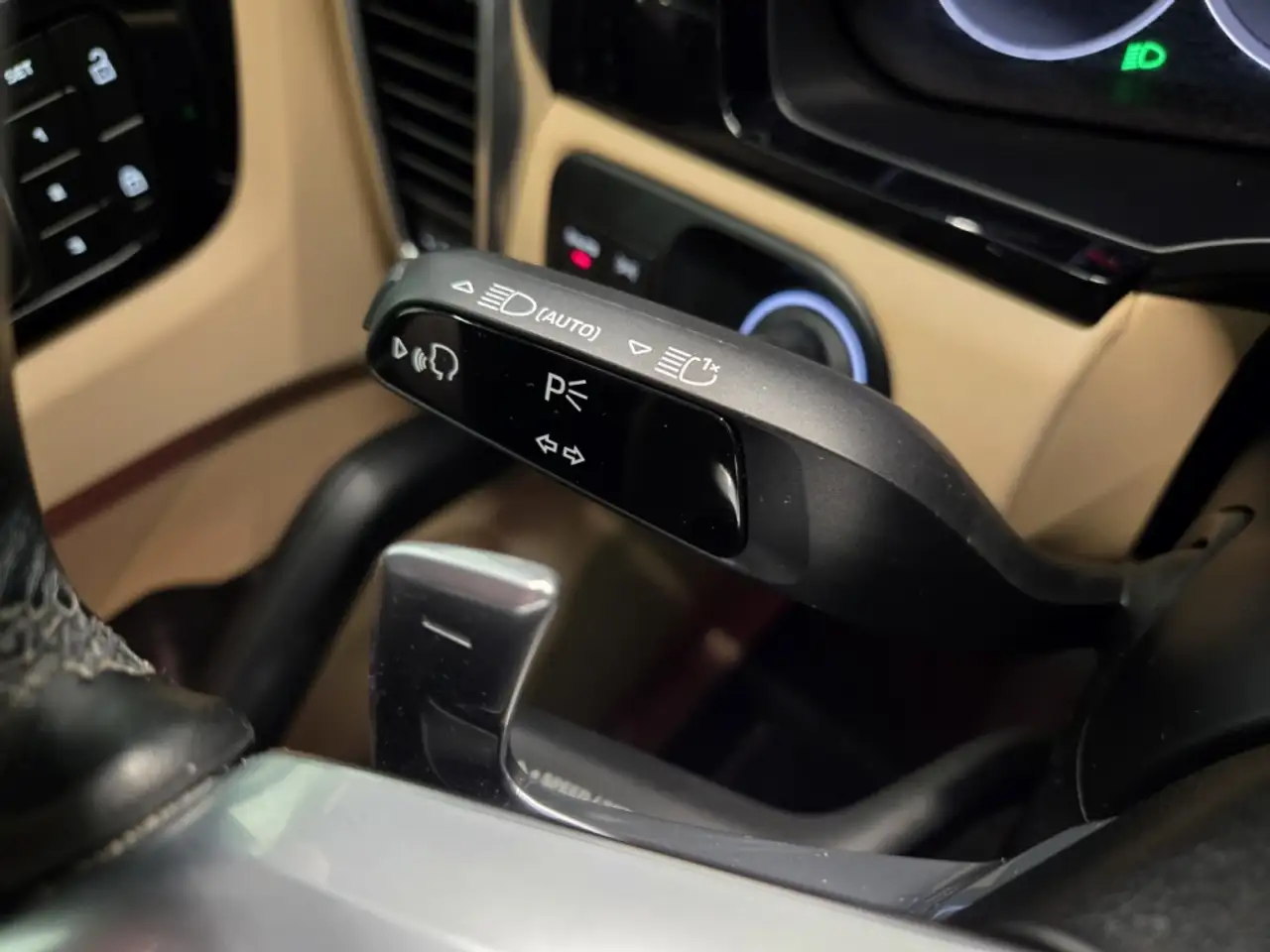 Porsche Cayenne - Image 27