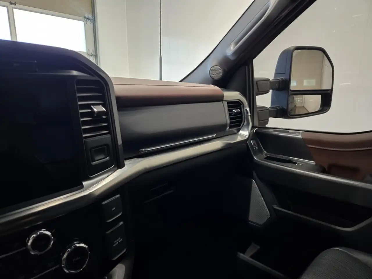 Ford F-150 - Image 25