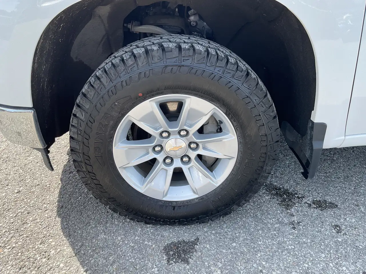 Chevrolet Silverado 1500 - Image 9