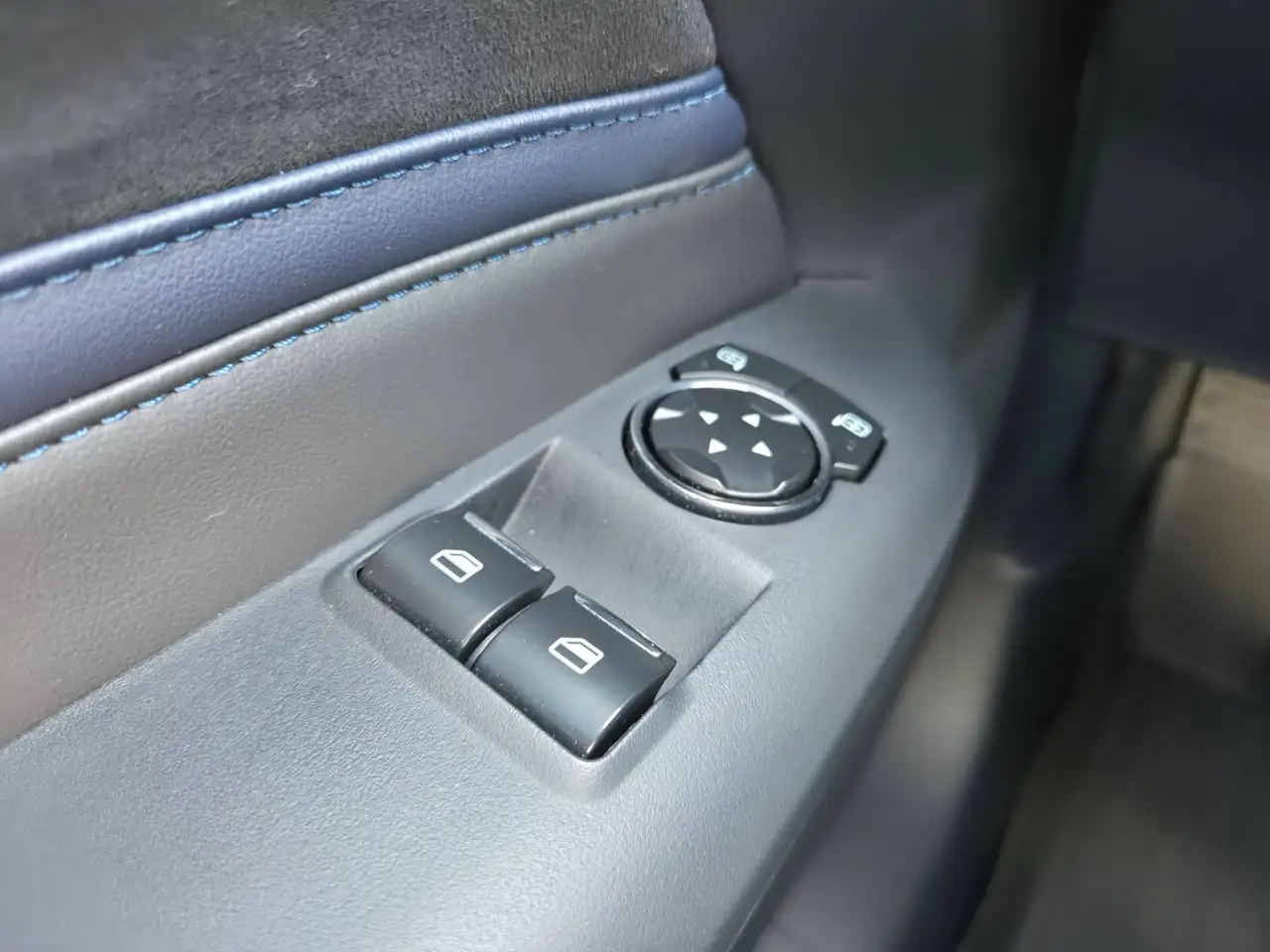 Ford Mustang - Image 16