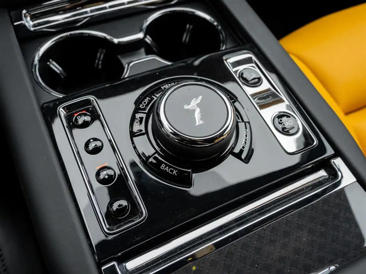 Rolls-Royce Cullinan - Image 23