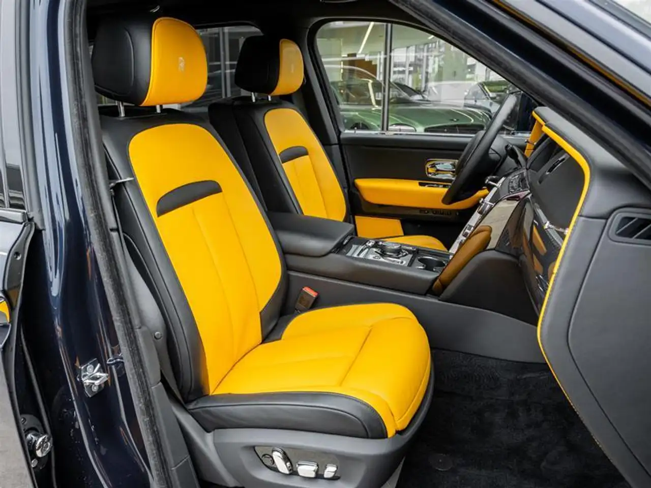 Rolls-Royce Cullinan - Image 32