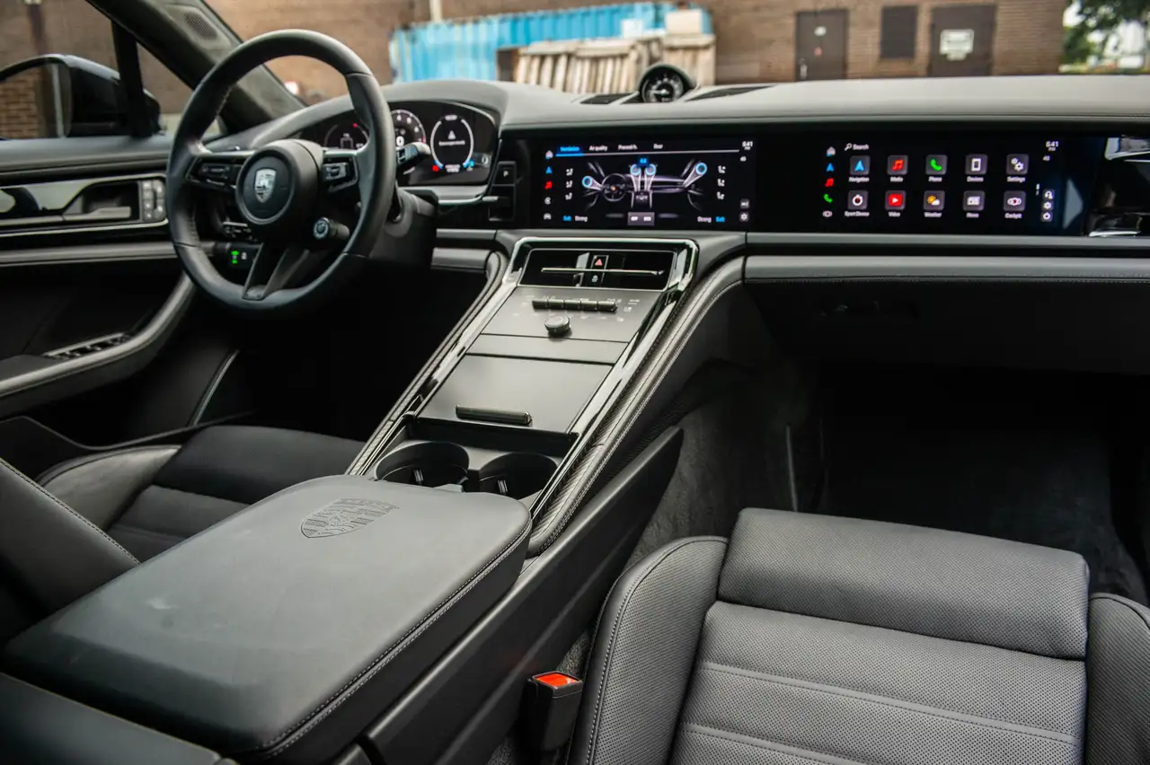 Porsche Panamera - Image 29