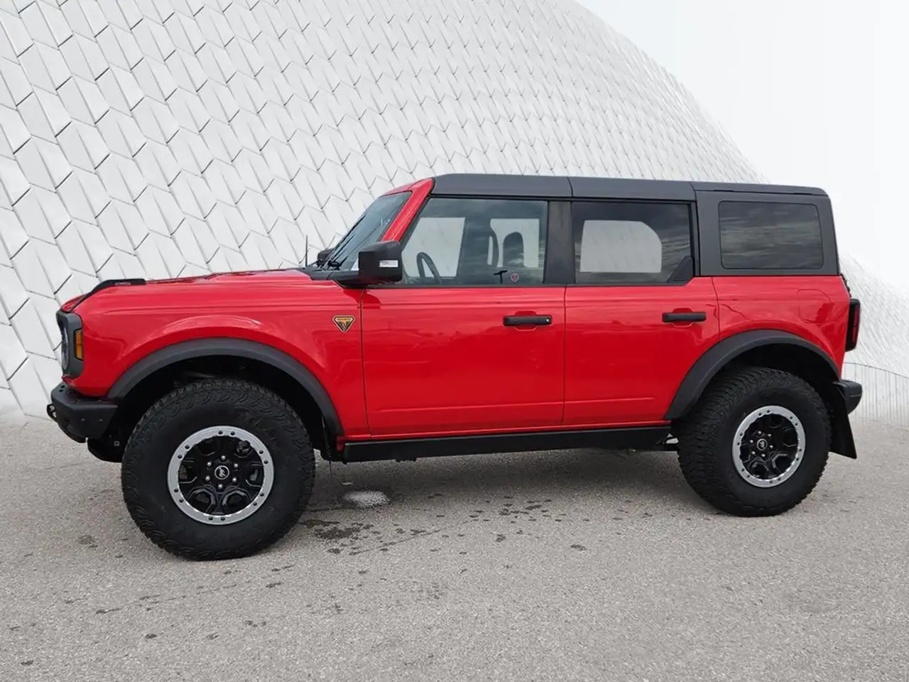 Ford Bronco - Image 3