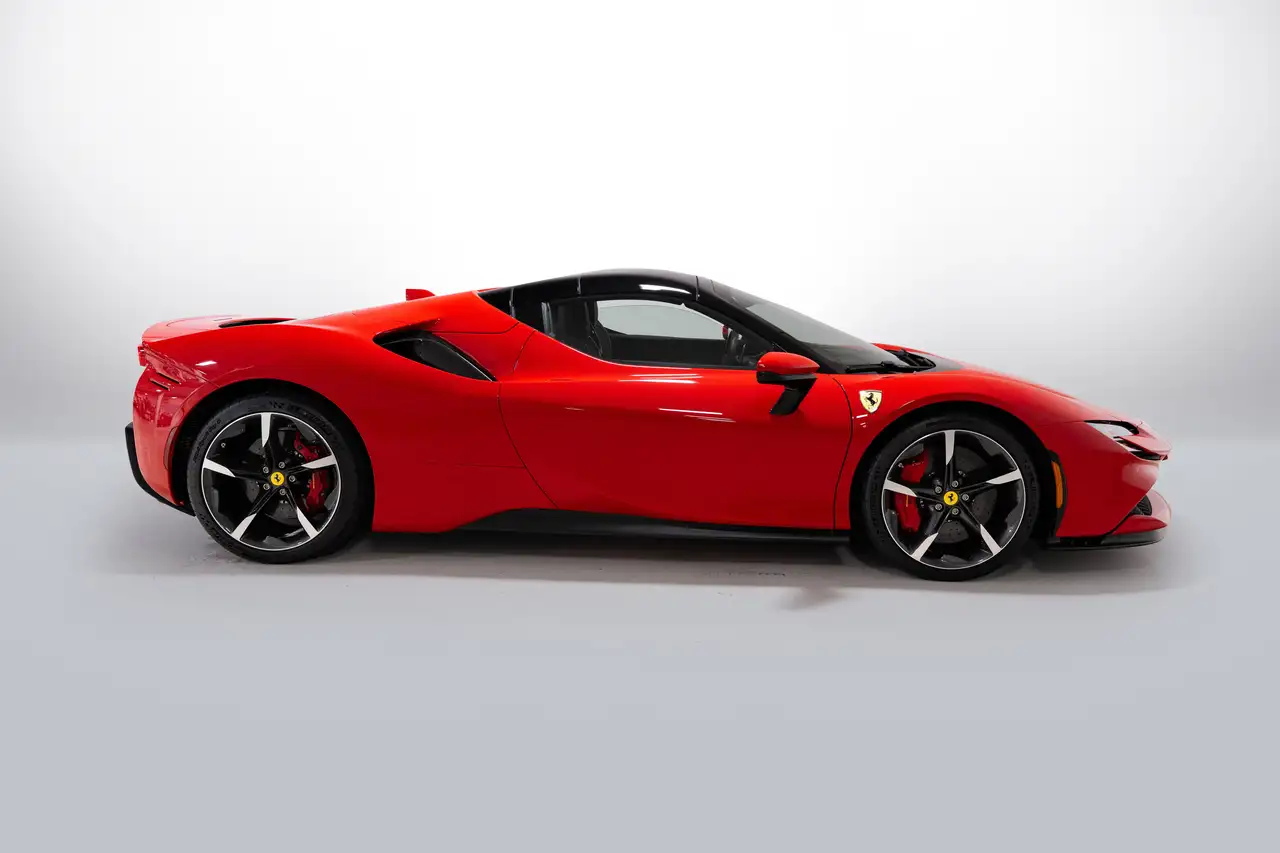 Ferrari SF90 Spider - Image 12