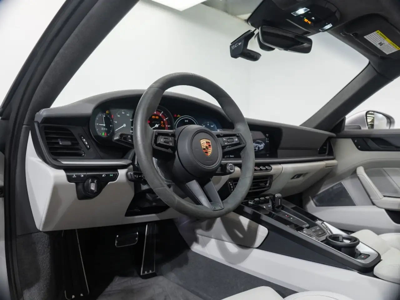 Porsche 911 - Image 26