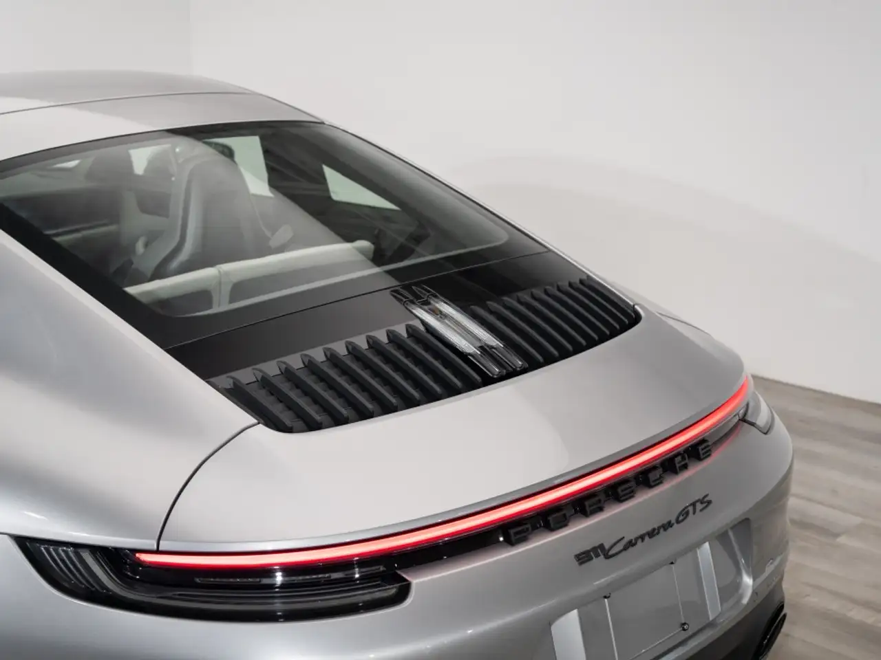 Porsche 911 - Image 13
