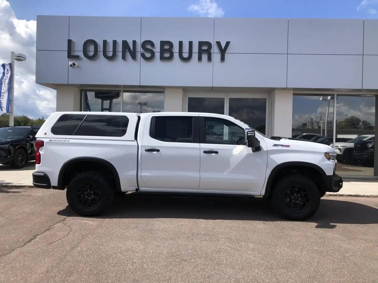 Chevrolet Silverado 1500 - Image 2