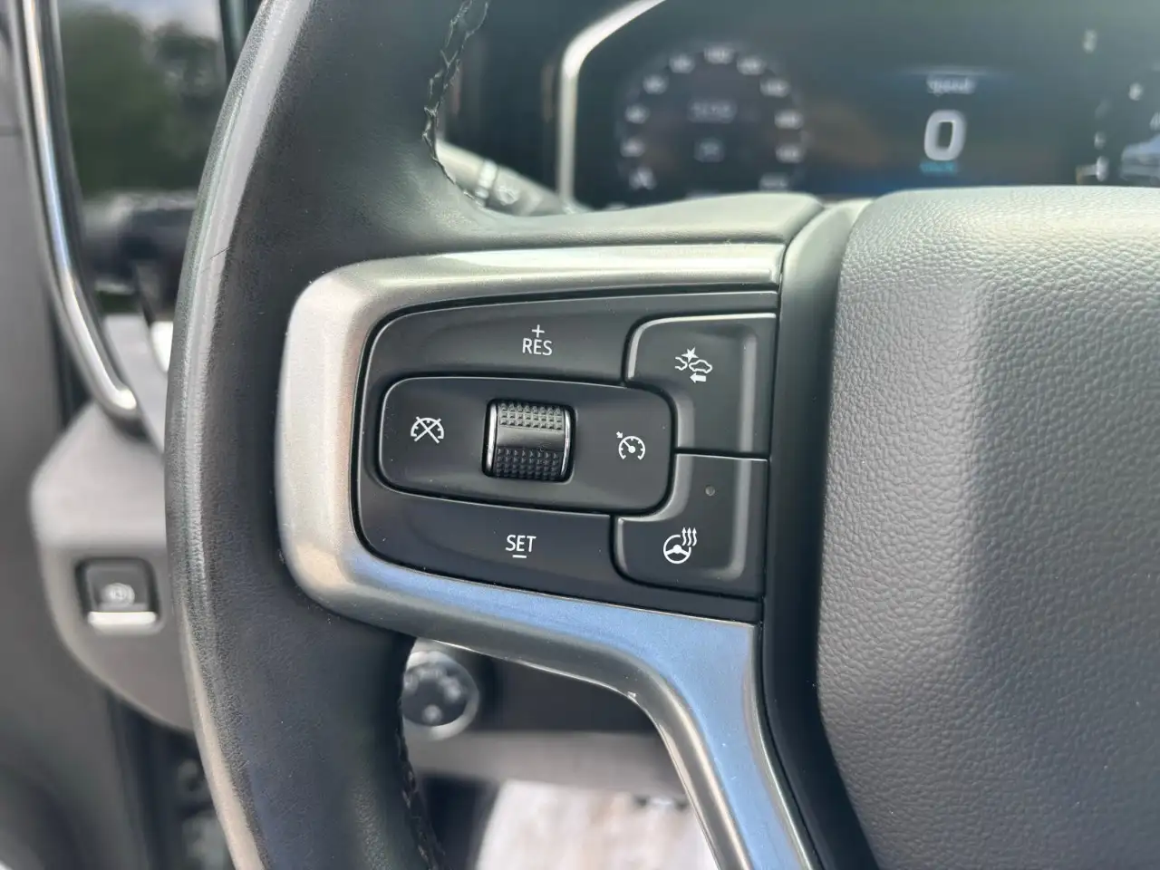 Chevrolet Silverado 1500 - Image 13