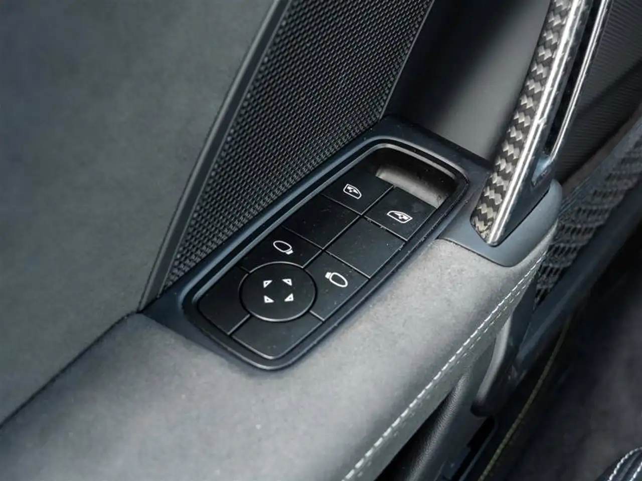 Porsche 911 - Image 36