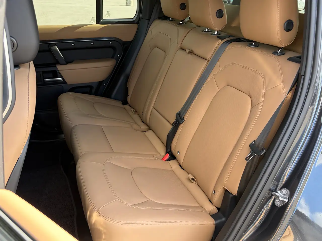 Land Rover Defender - Image 17