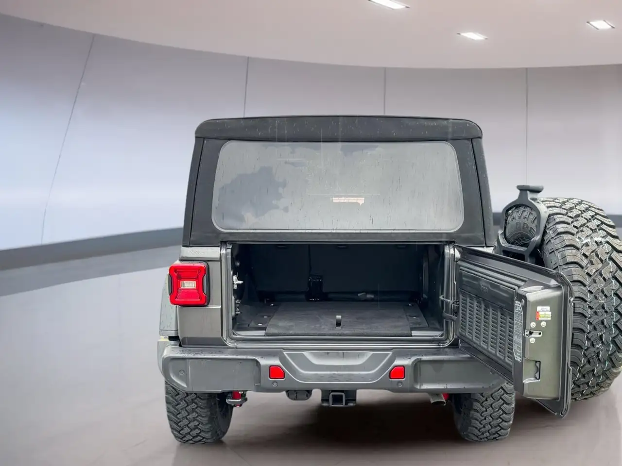 Jeep Wrangler - Image 22