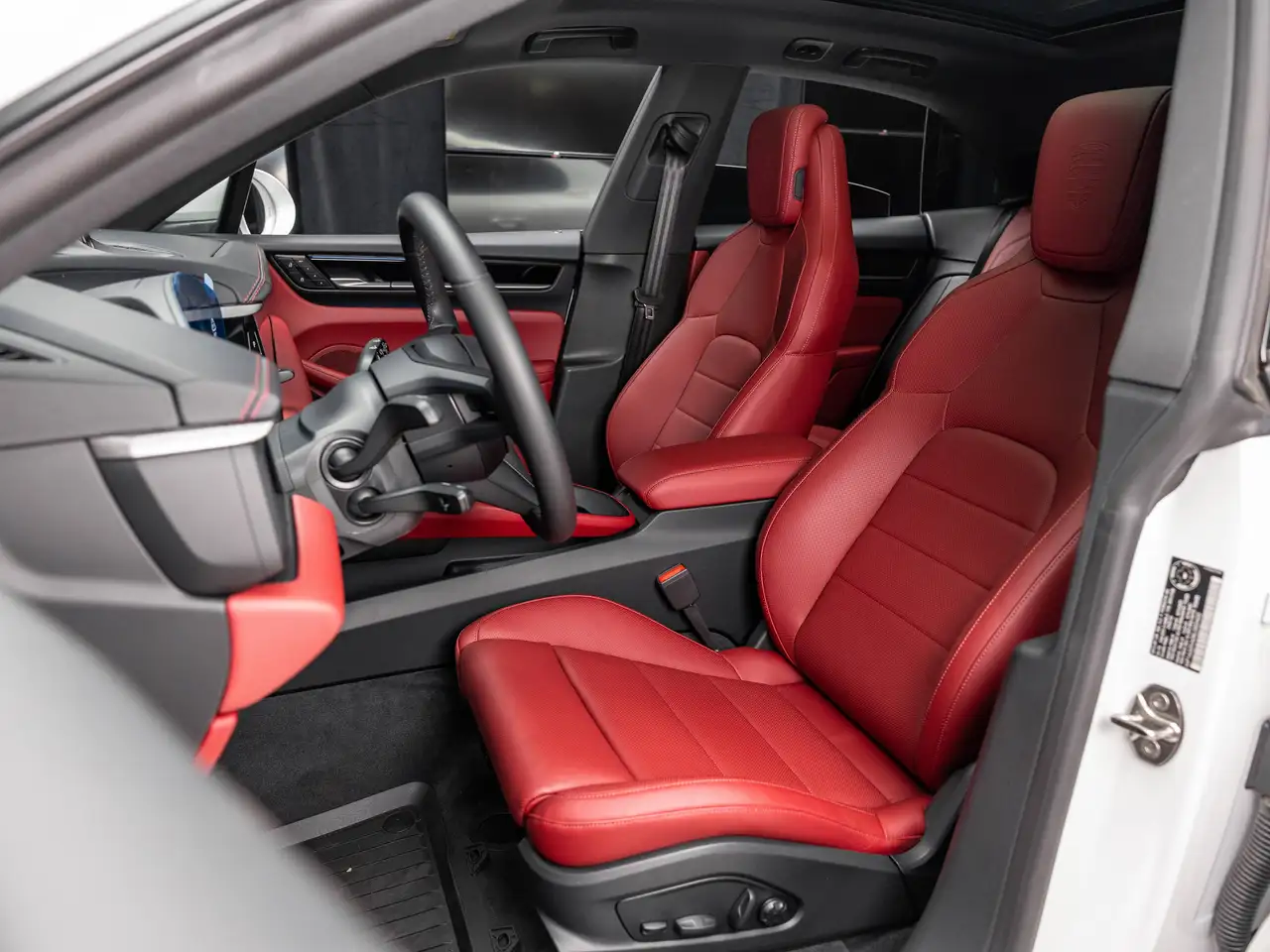 Porsche Macan - Image 26