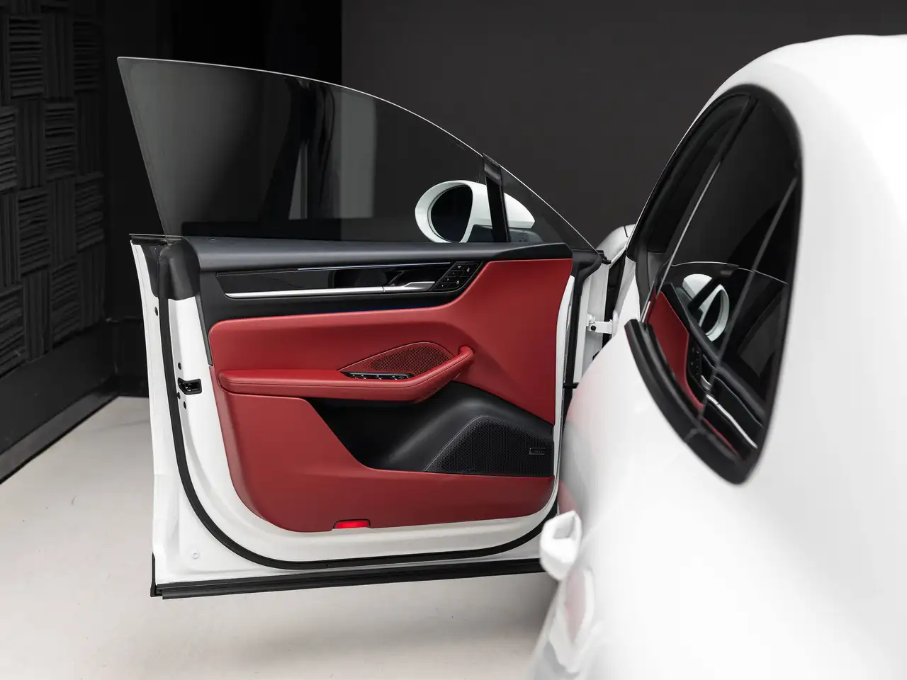 Porsche Macan - Image 25
