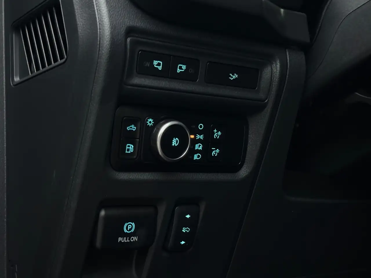 Ford F-150 - Image 29