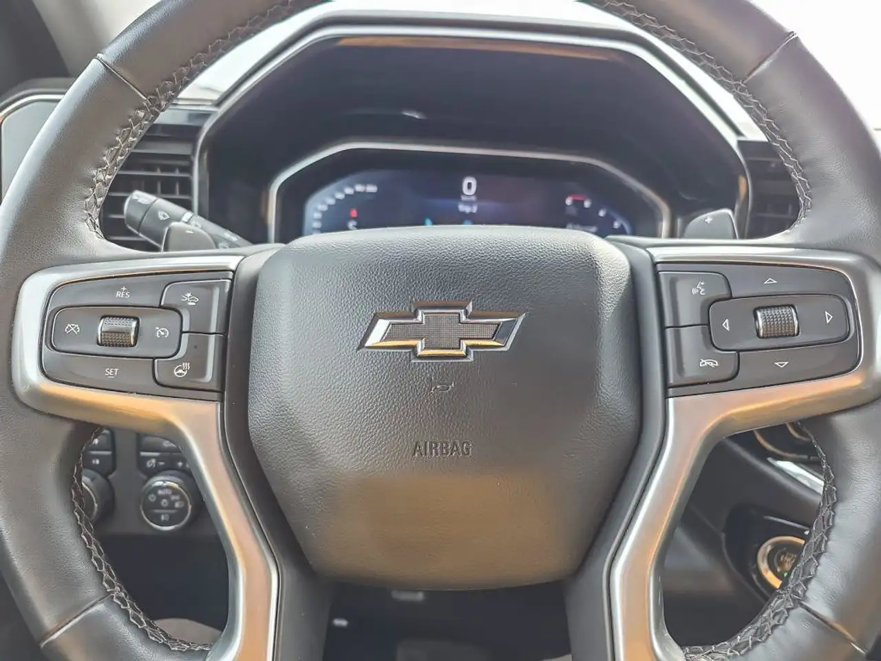 Chevrolet Silverado 1500 - Image 17