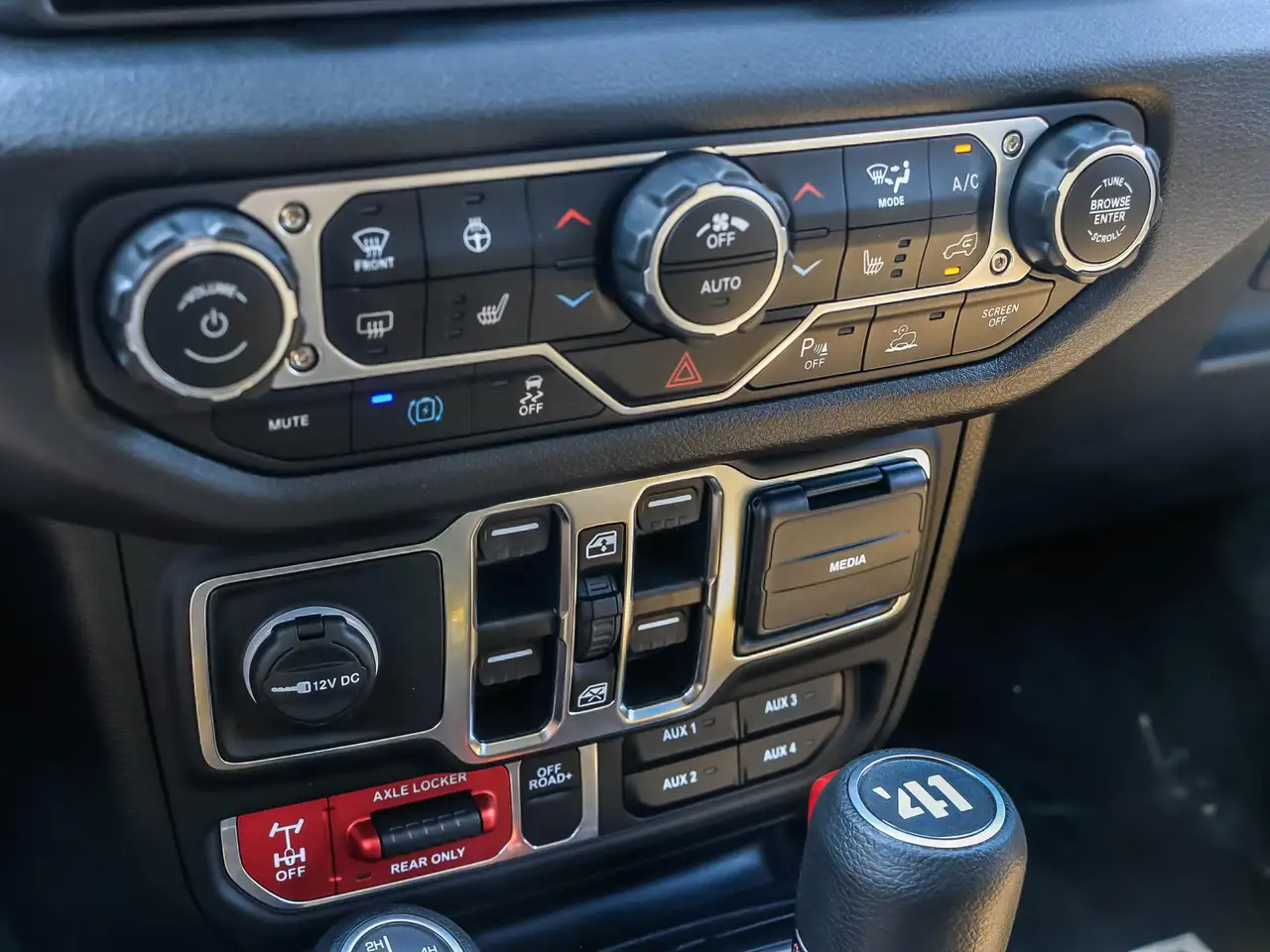 Jeep Wrangler - Image 18