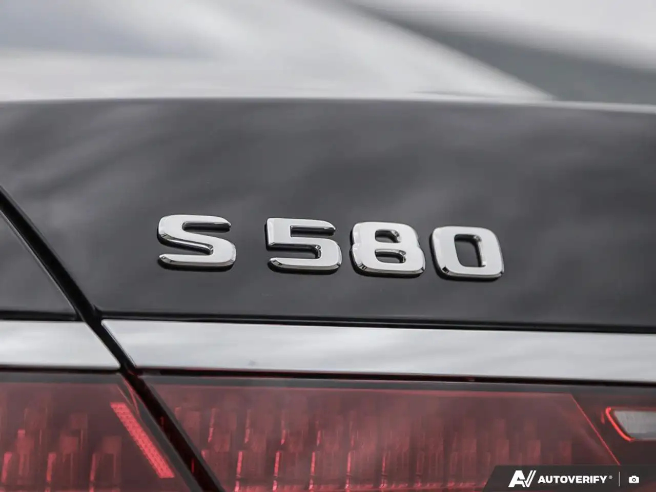 Mercedes-Benz S-Class - Image 12