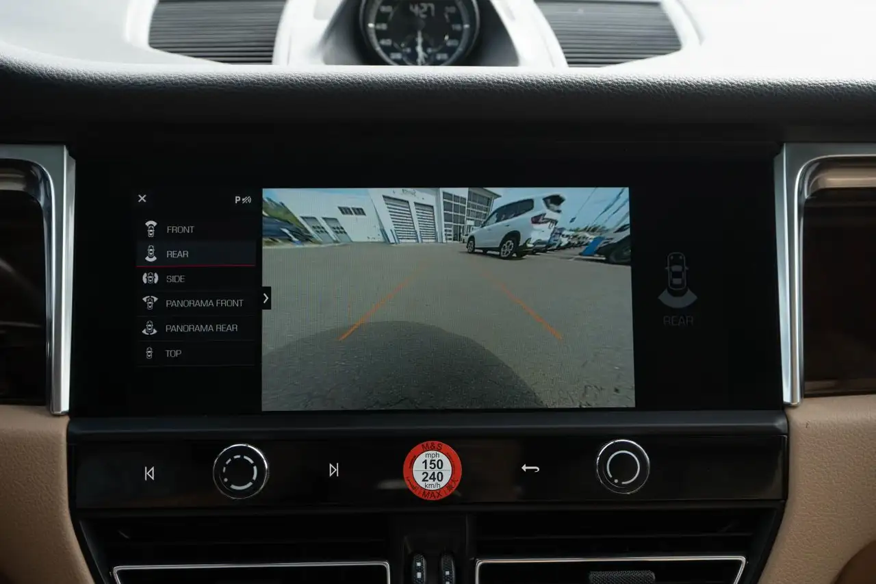 Porsche Macan - Image 22