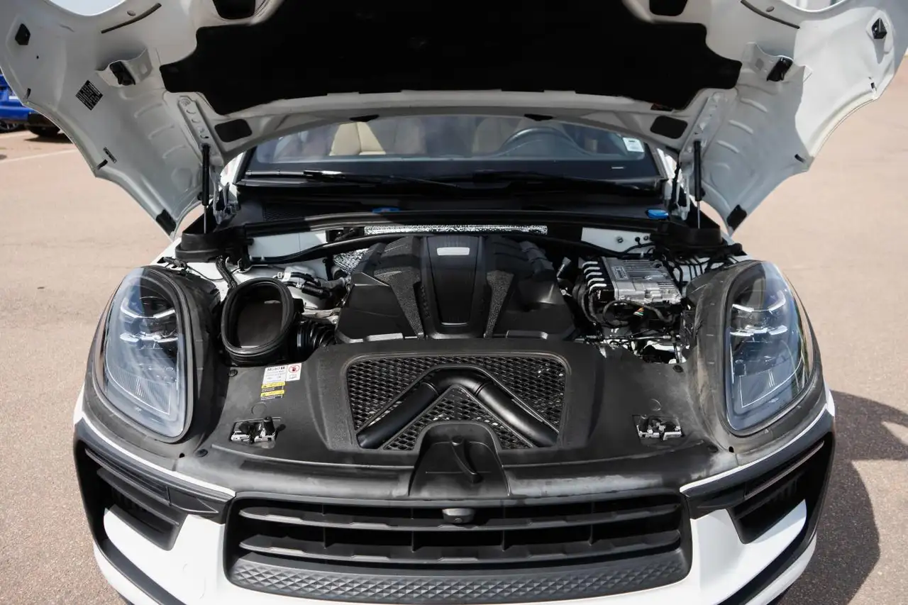 Porsche Macan - Image 10