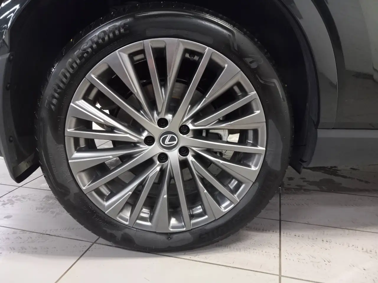 Lexus RX - Image 17