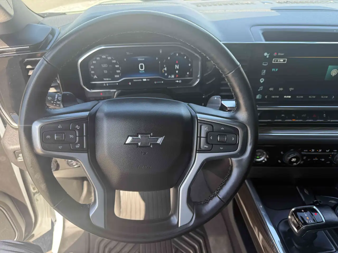 Chevrolet Silverado 1500 - Image 14