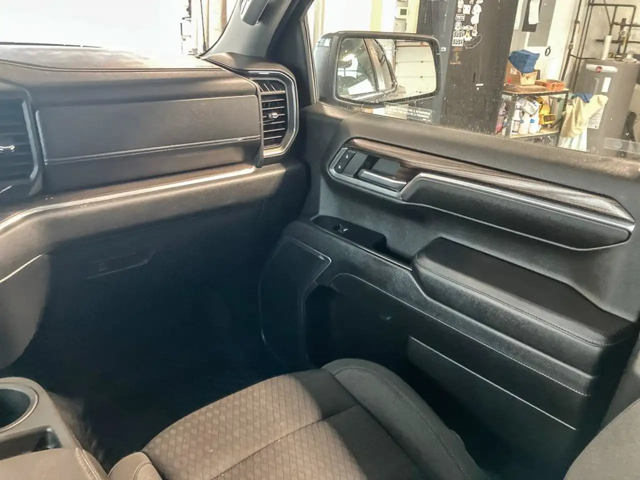 Chevrolet Silverado 1500 - Image 29