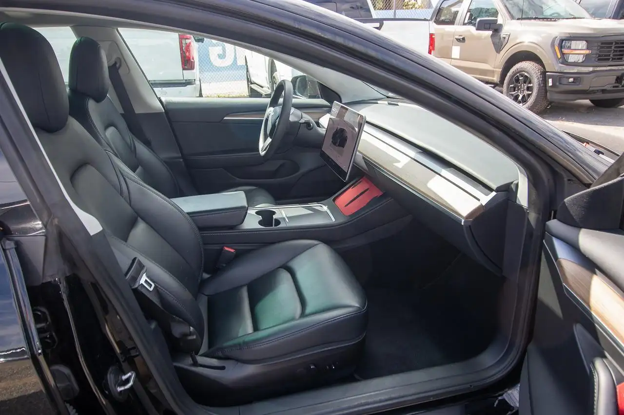 Tesla Model 3 - Image 24