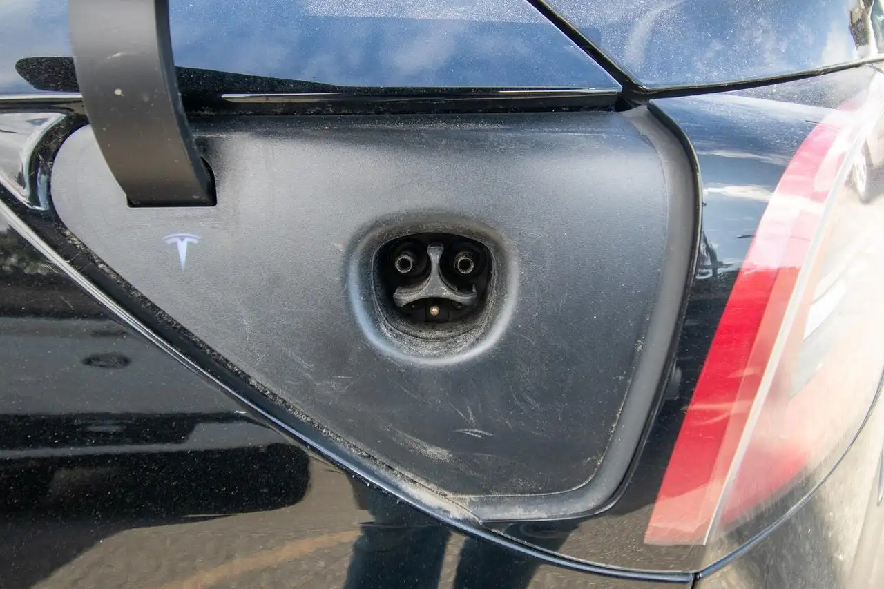 Tesla Model 3 - Image 26