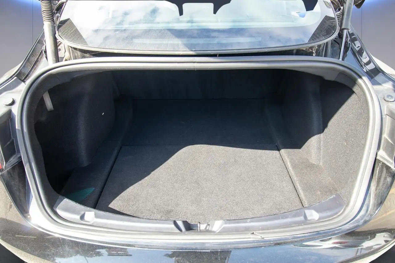 Tesla Model 3 - Image 8