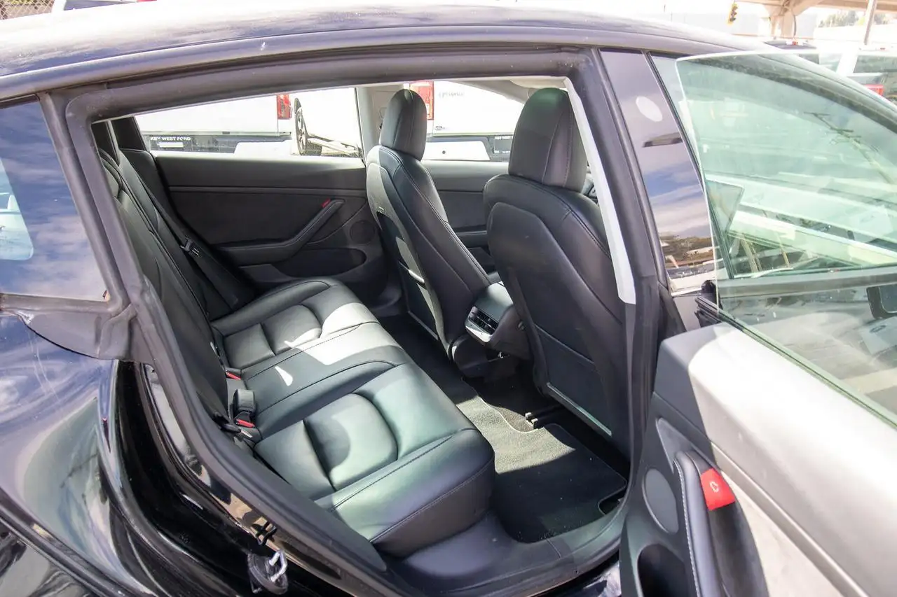 Tesla Model 3 - Image 25