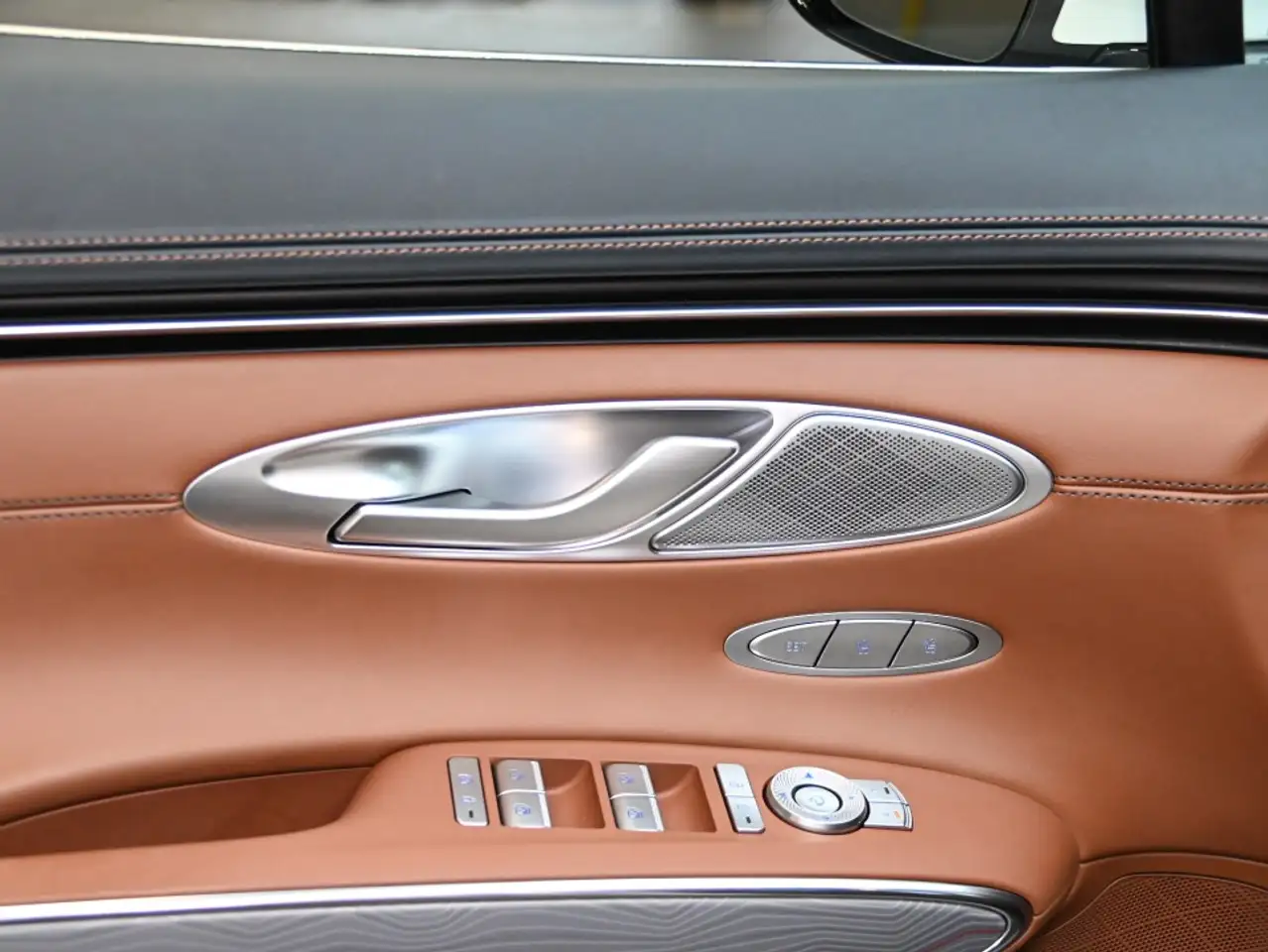 Genesis GV70 - Image 9