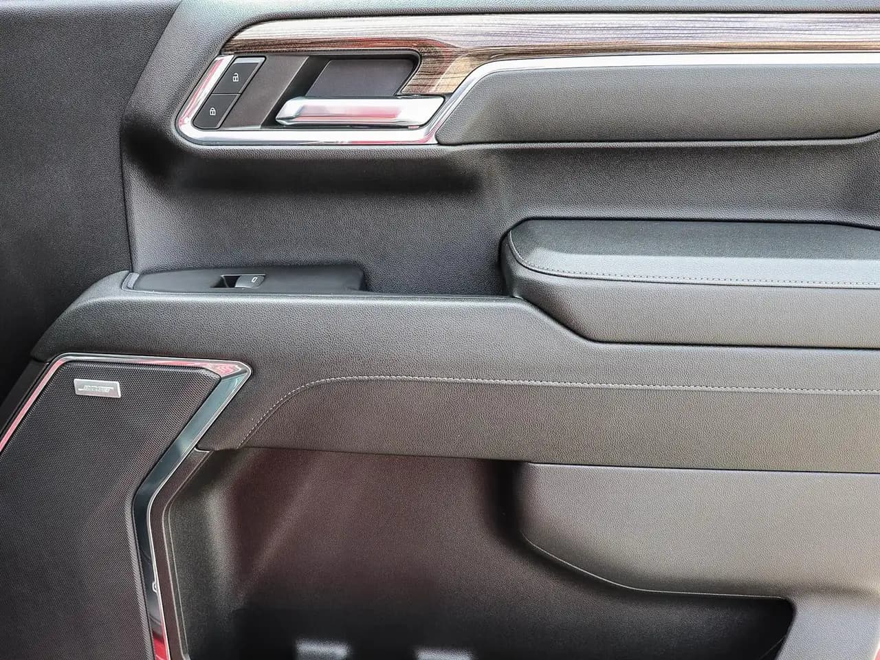 Chevrolet Silverado 1500 - Image 19