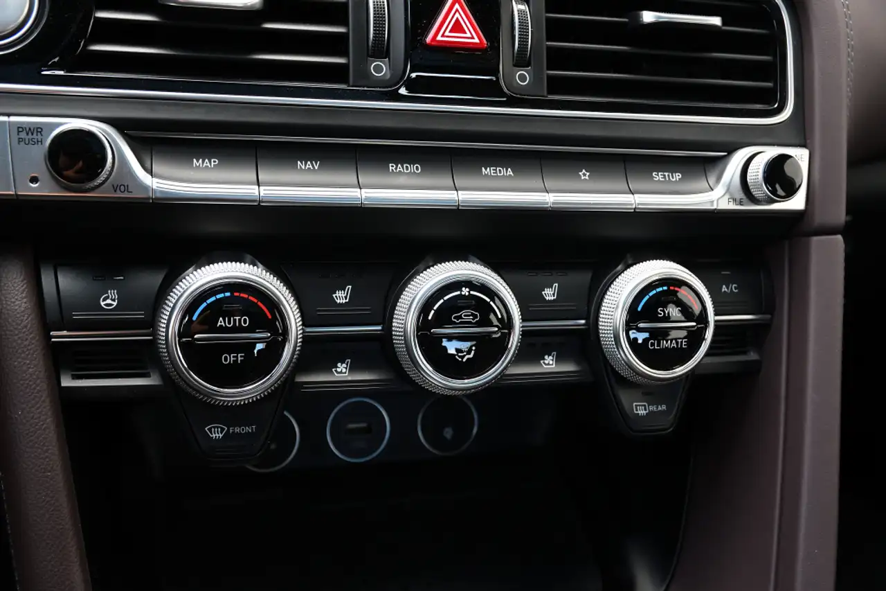 Genesis G70 - Image 24