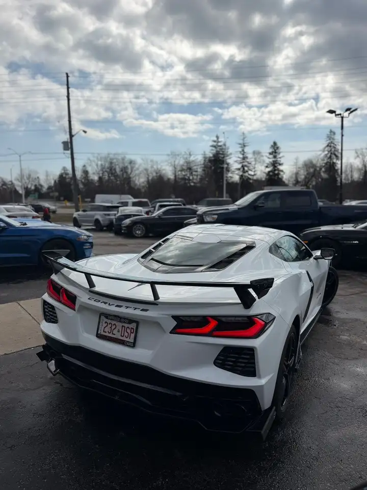 Chevrolet Corvette - Image 25