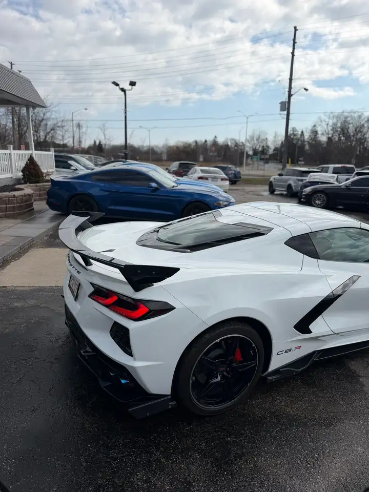 Chevrolet Corvette - Image 26