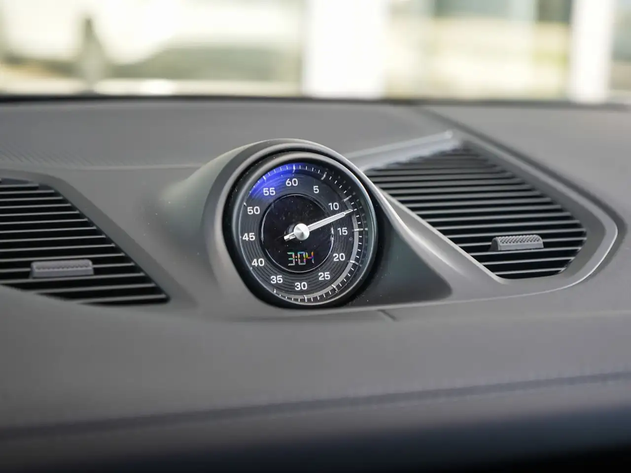 Porsche Cayenne - Image 31