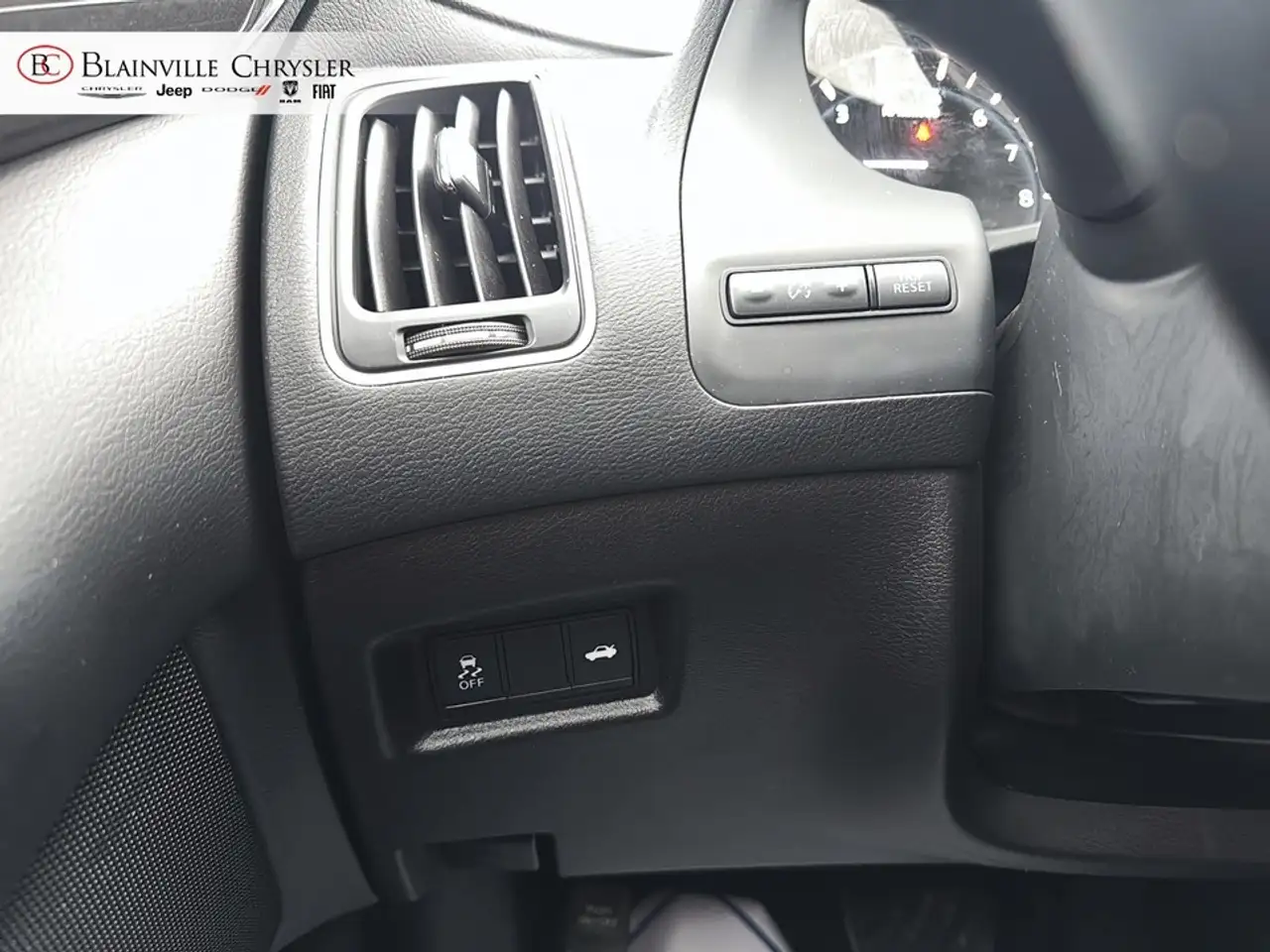 Infiniti Q50 - Image 22