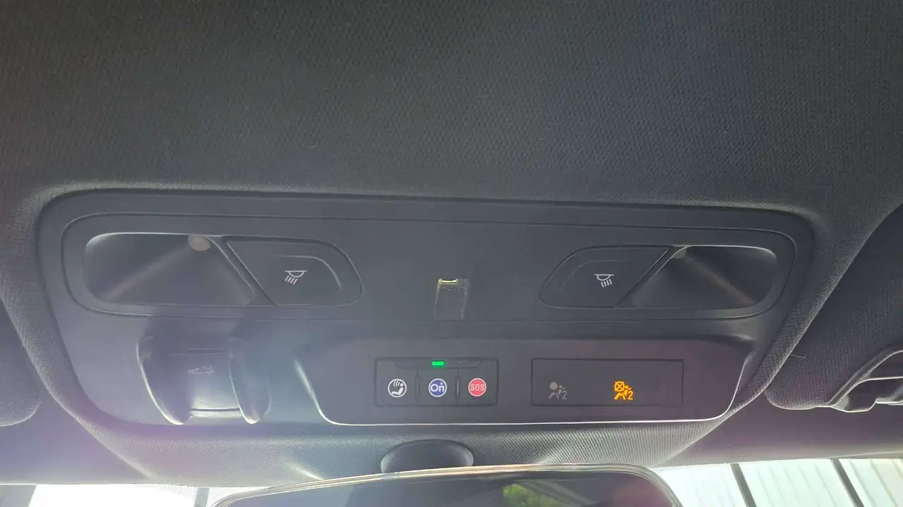 Chevrolet Camaro - Image 21