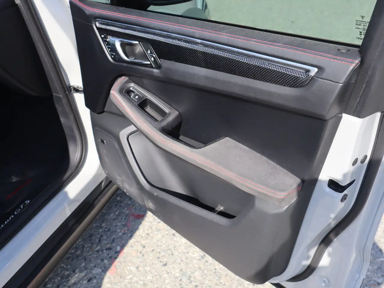 Porsche Macan - Image 25