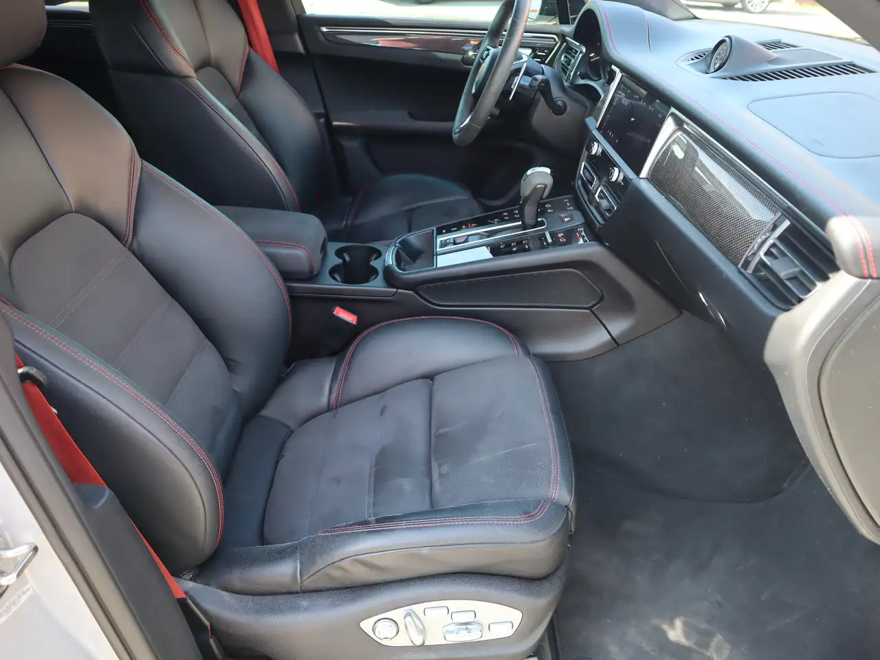 Porsche Macan - Image 24