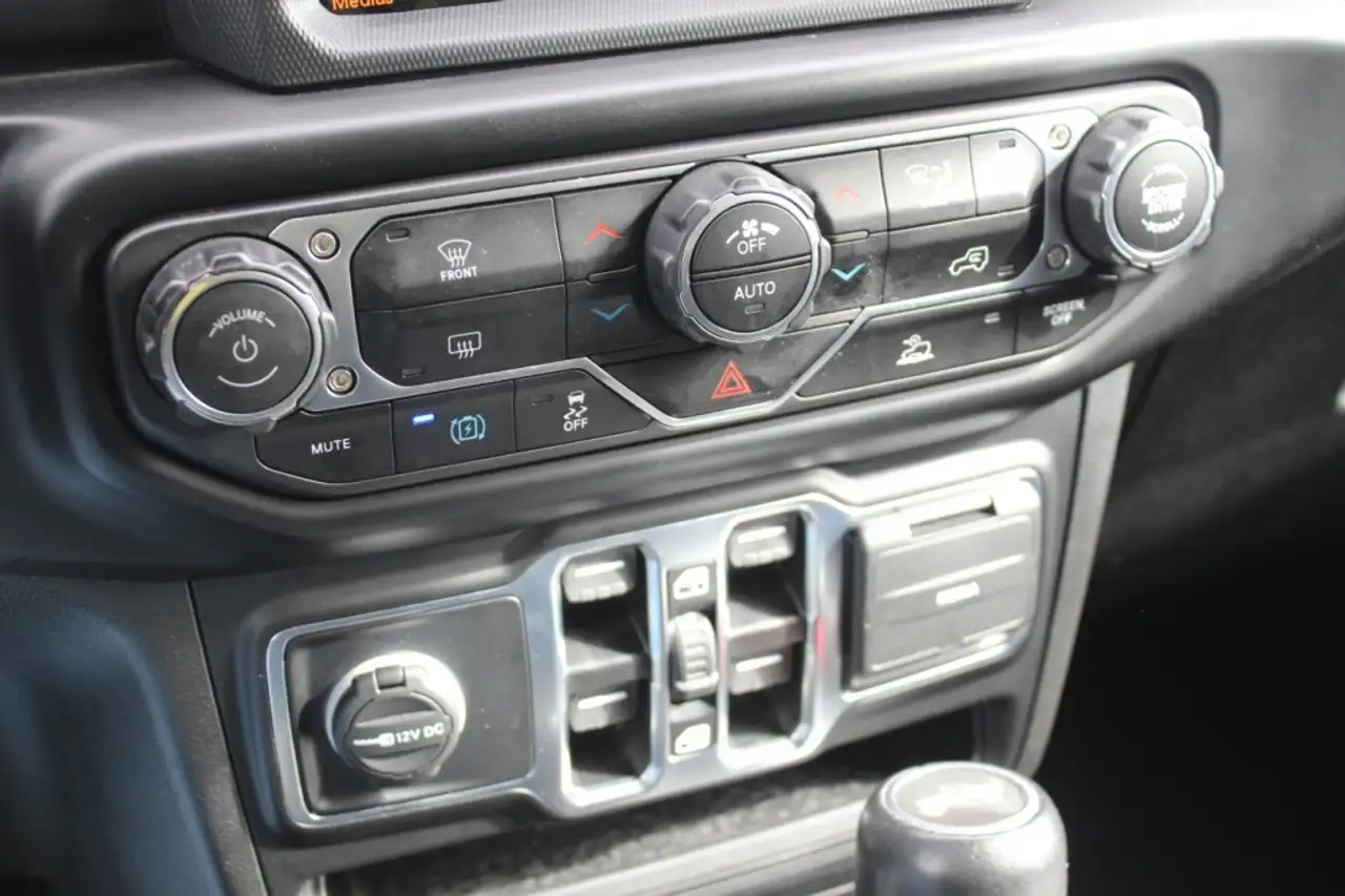 Jeep Wrangler - Image 15