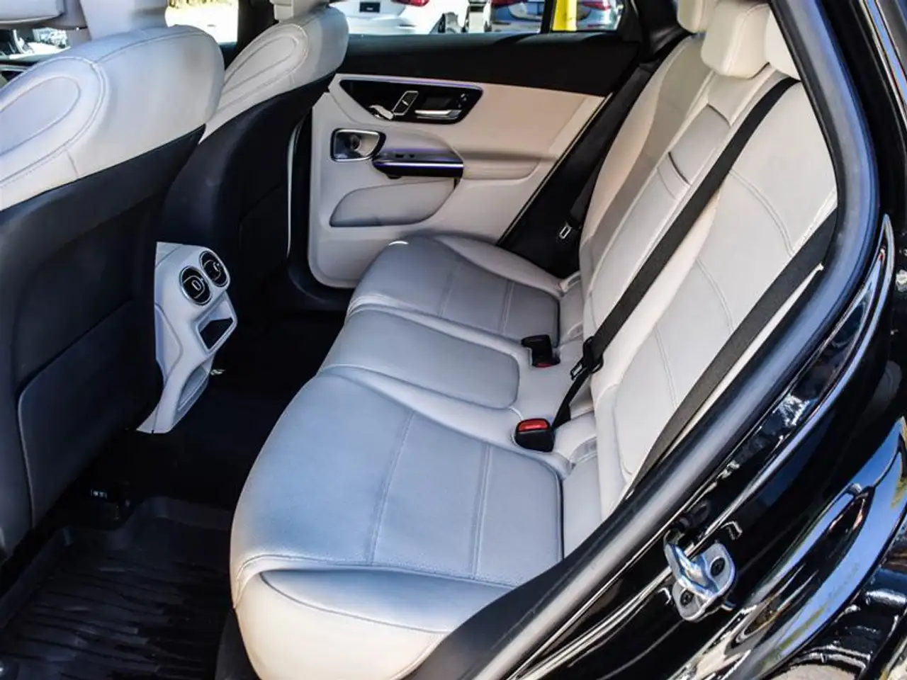 Mercedes-Benz GLC - Image 17