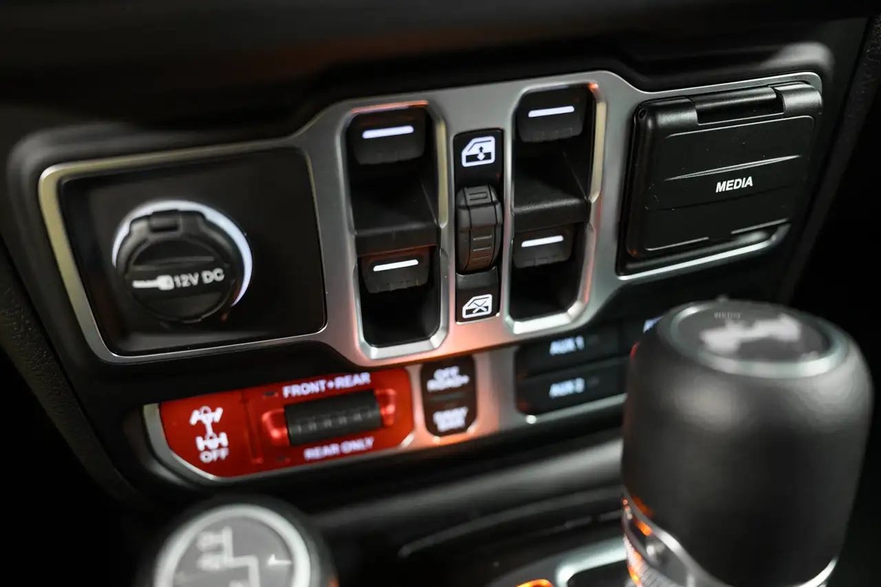 Jeep Wrangler - Image 15
