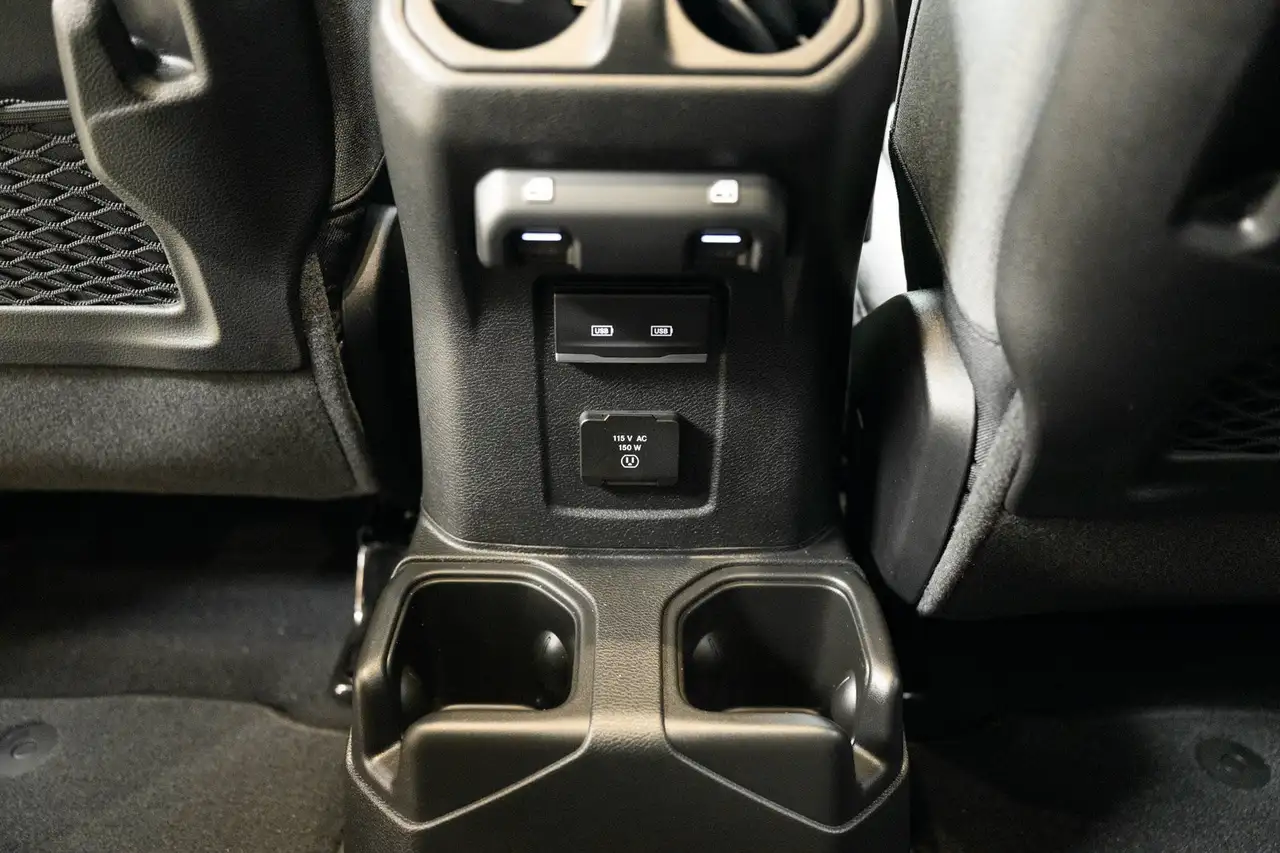 Jeep Wrangler - Image 21