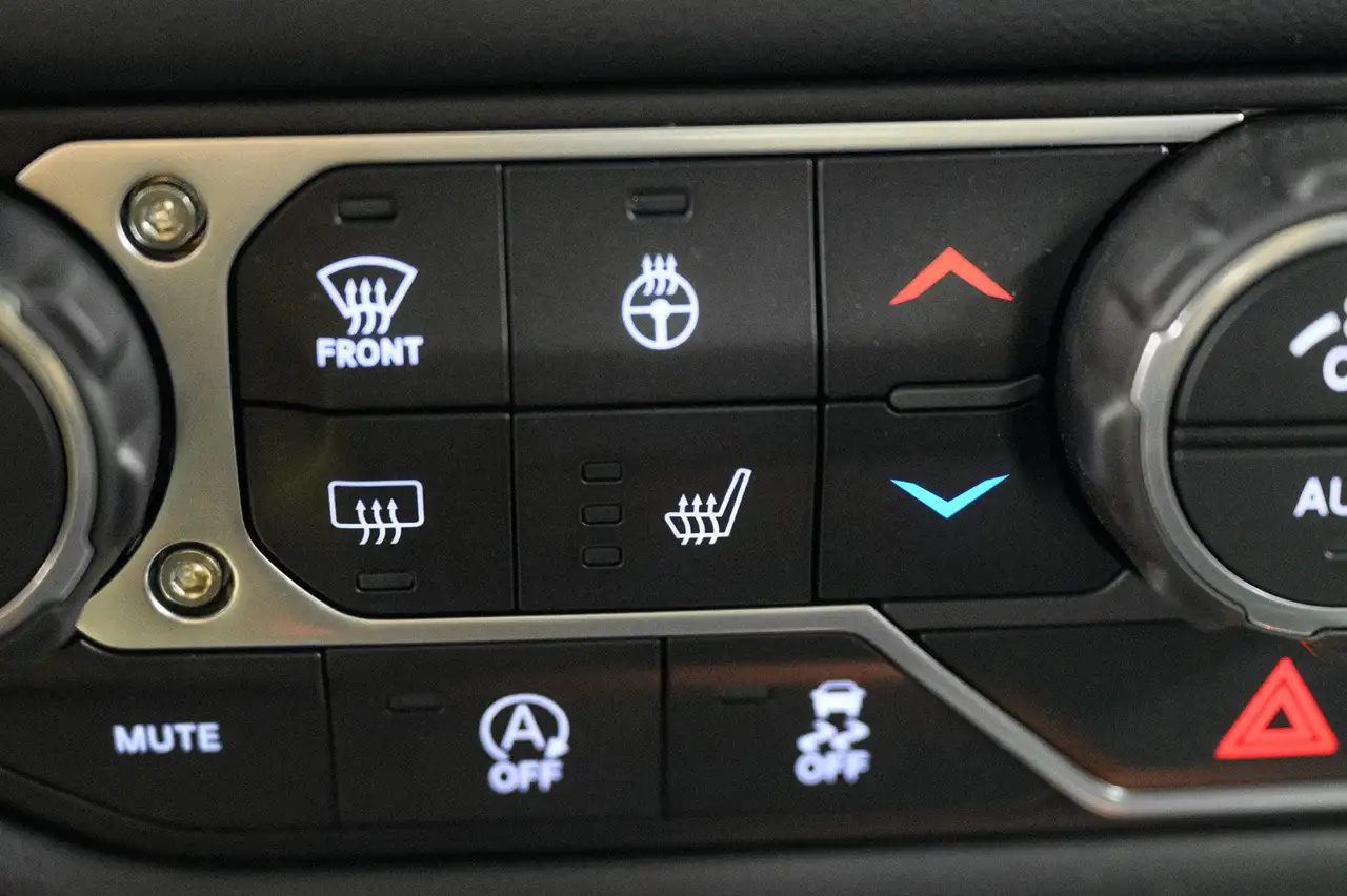 Jeep Wrangler - Image 14