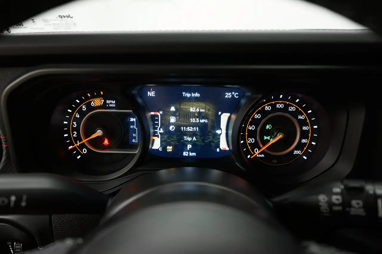 Jeep Wrangler - Image 18