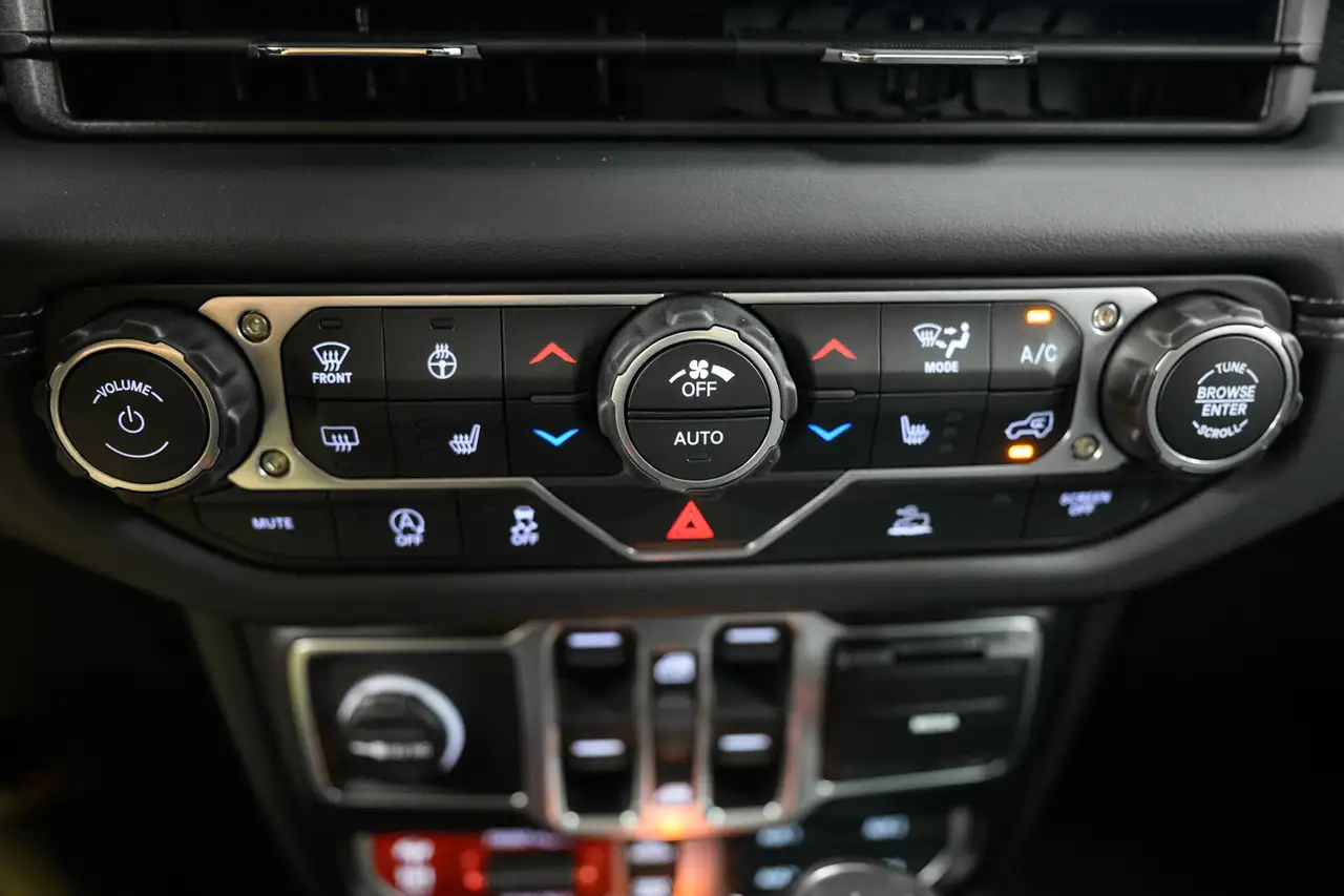 Jeep Wrangler - Image 13