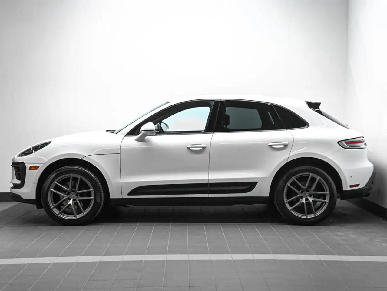 Porsche Macan - Image 2